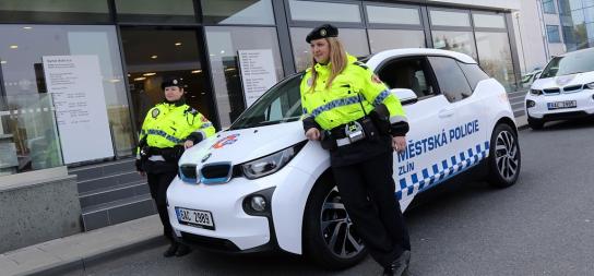 Synot Auto jim zapůjčí policii dva elektromobily BMW i3